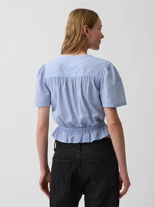 Kort peplum-top med knapper foran