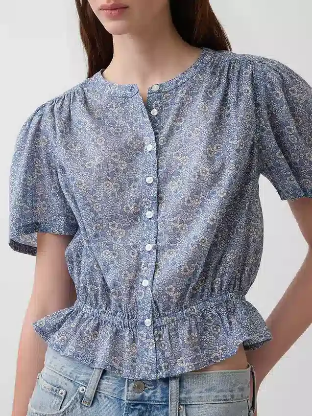 Kort peplum-top med knapper foran