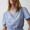 Kort peplum-top med knapper foran