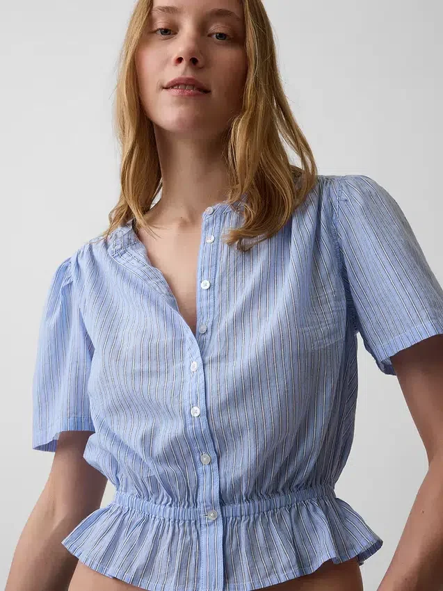 Kort peplum-top med knapper foran