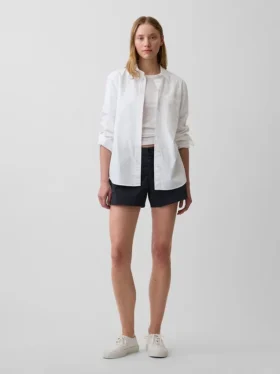 Kort Shorts i khaki med middels høy midje