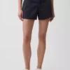 Kort Shorts i khaki med middels høy midje