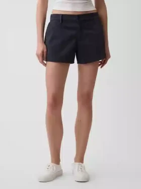 Kort Shorts i khaki med middels høy midje