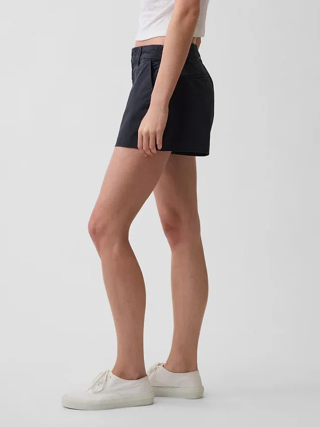 Kort Shorts i khaki med middels høy midje