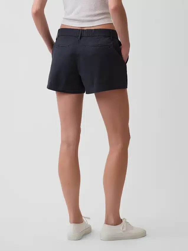 Kort Shorts i khaki med middels høy midje