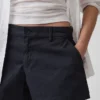 Kort Shorts i khaki med middels høy midje