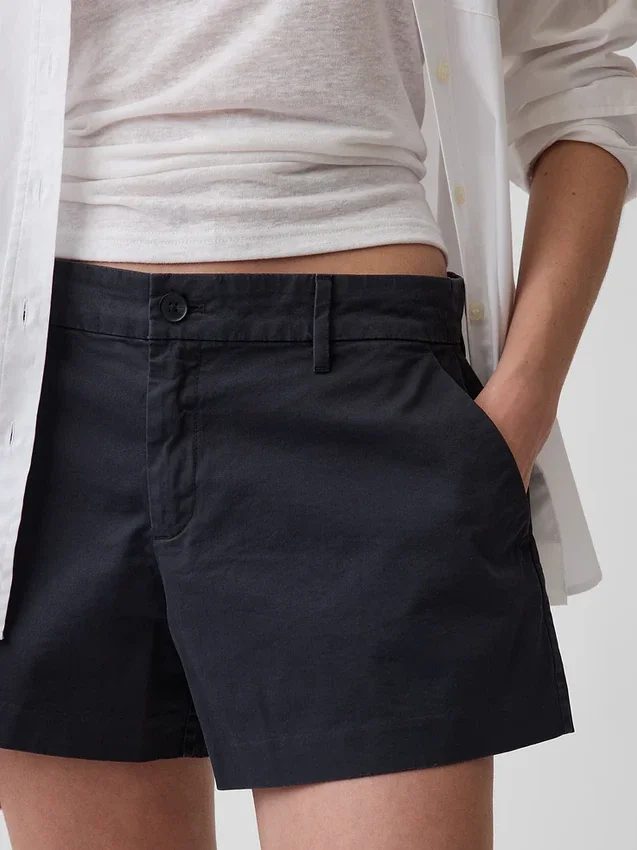 Kort Shorts i khaki med middels høy midje
