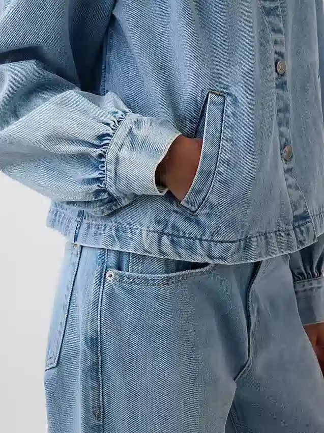 Kort swingjakke i denim