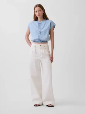 Kort topp i denim med kappeærmer og knapper foran
