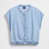 Kort topp i denim med kappeærmer og knapper foran