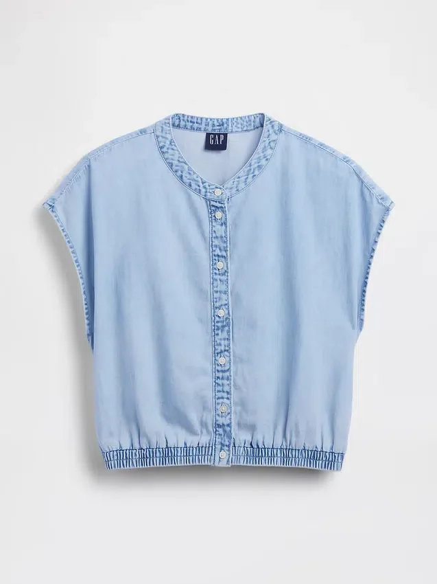 Kort topp i denim med kappeærmer og knapper foran