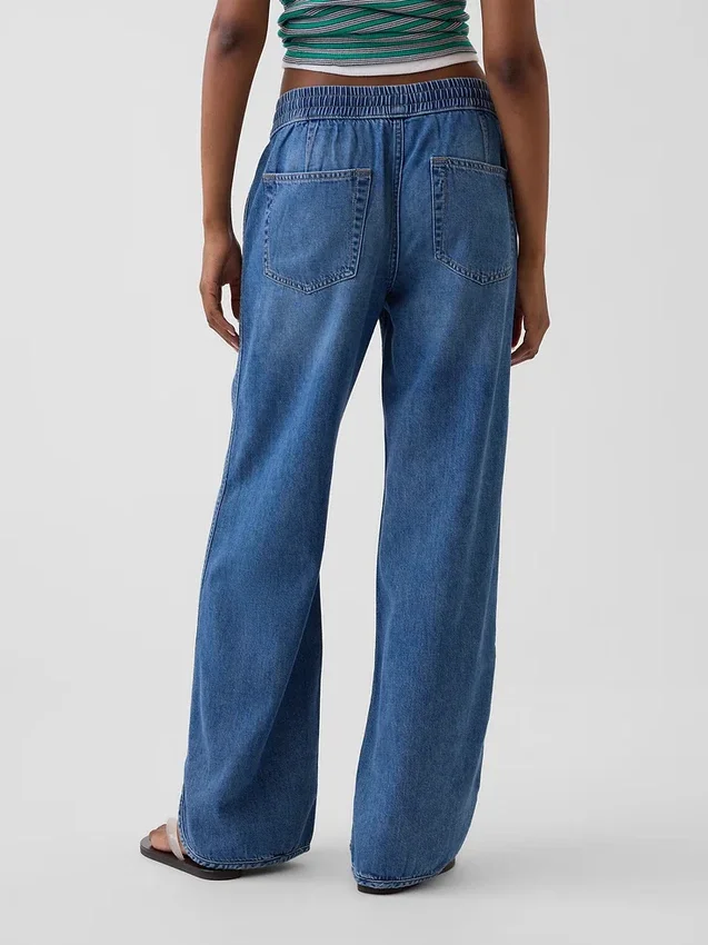 Lavt liv, ultramyke, løse 90-tallsjeans med «dolphin-hem»