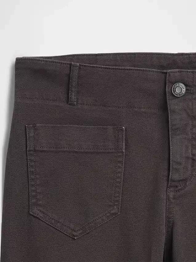 Lavt sittende, lange og slanke bukser i twill