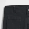 Lavt sittende, lange og slanke bukser i twill