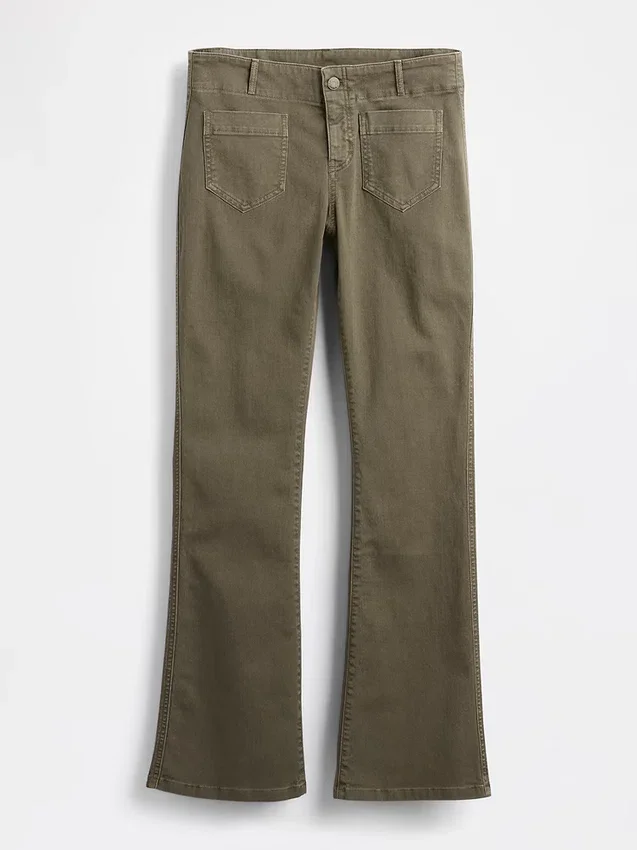 Lavt sittende, lange og slanke bukser i twill