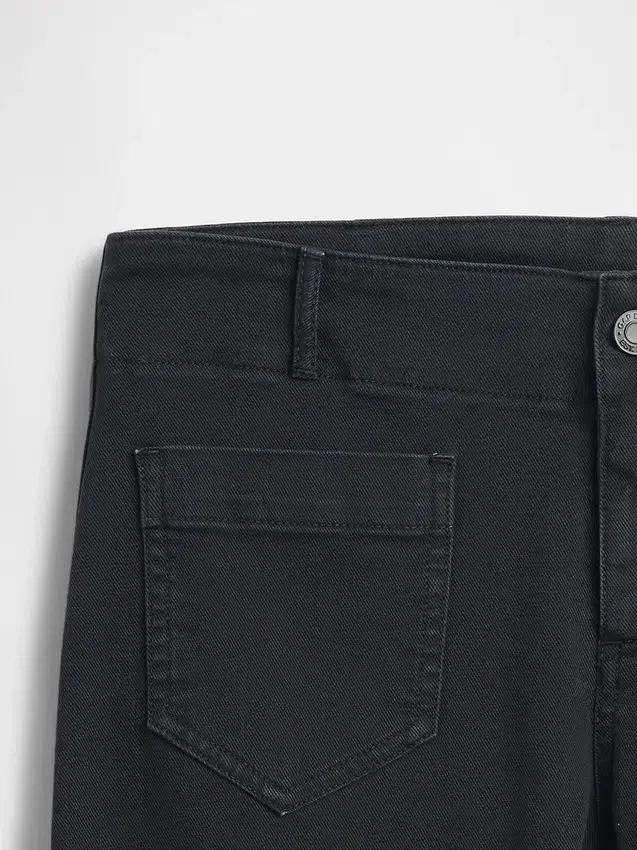 Lavt sittende, lange og slanke bukser i twill