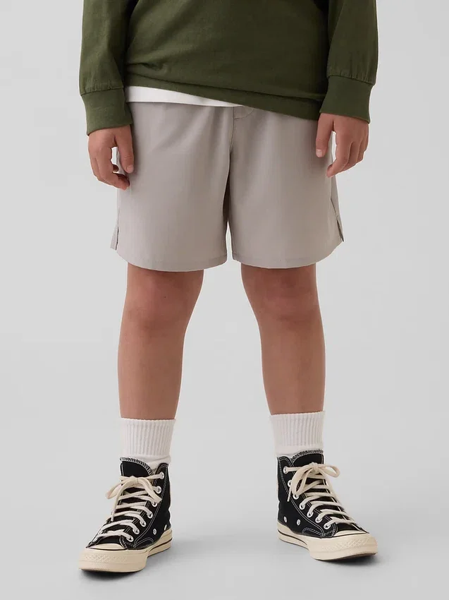 Løse, hurtigtørkende shorts for barn