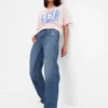Løse jeans i 90-tallsstil