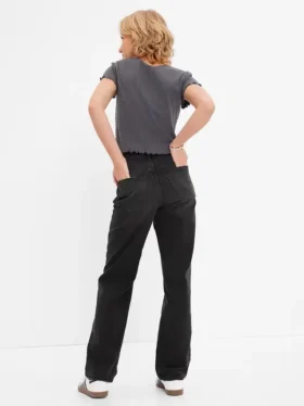 Løse jeans i 90-tallsstil