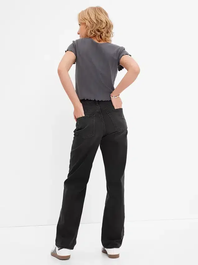 Løse jeans i 90-tallsstil