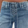 Løse jeans med lav midje og snøring i 90-tallsstil