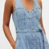 Maxikjole i denim med knapper foran og bindebelte