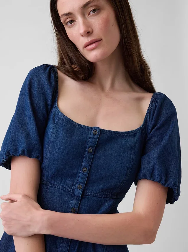 Maxikjole i denim med puffermmer og knapper foran