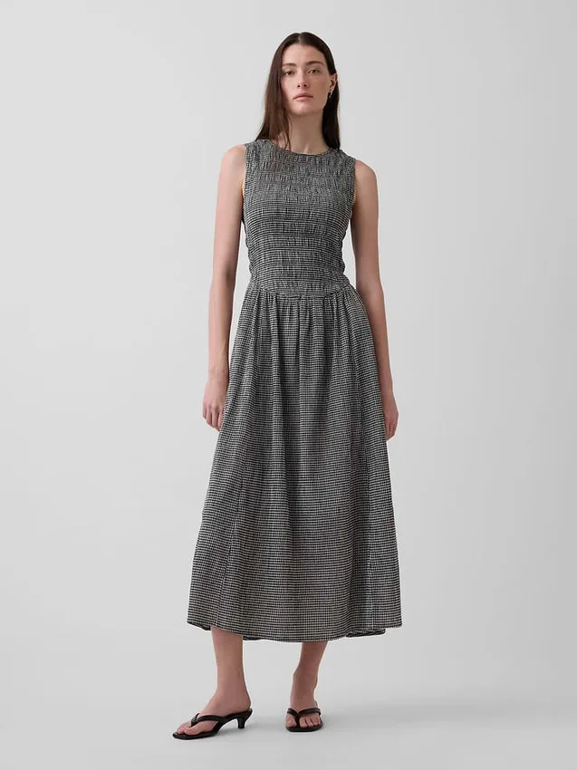 Maxikjole i gingham med smock og lav midje