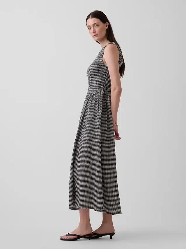 Maxikjole i gingham med smock og lav midje