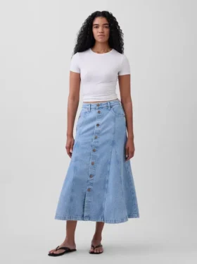 Maxiskjørt i denim med sømmer og knapper foran
