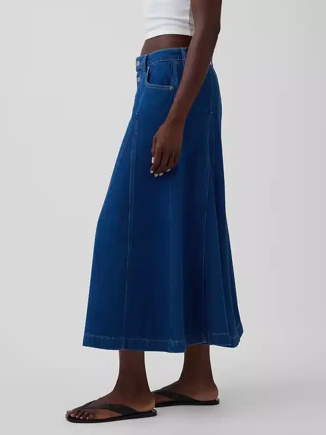 Maxiskjørt i denim med sømmer og knapper foran