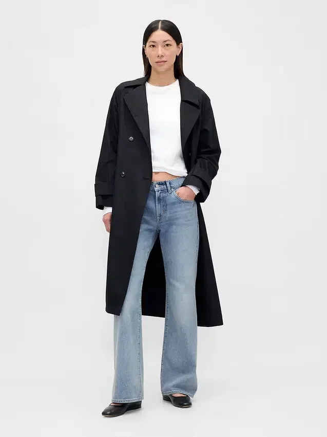 Mid Rise stive, avslappede flare-Jeans