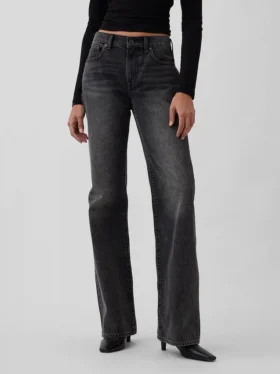 Mid Rise stive, avslappede flare-Jeans