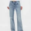 Mid Rise stive, avslappede flare-Jeans