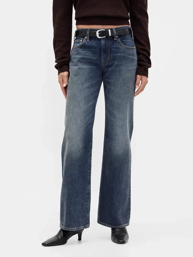 Mid Rise stive, avslappede flare-Jeans