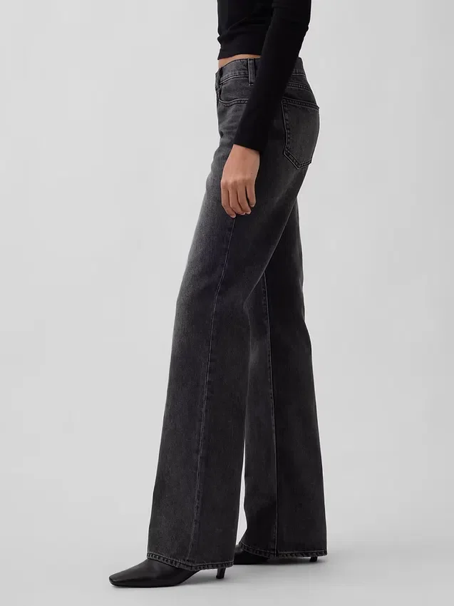 Mid Rise stive, avslappede flare-Jeans