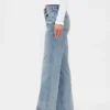 Mid Rise stive, avslappede flare-Jeans