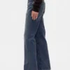 Mid Rise stive, avslappede flare-Jeans