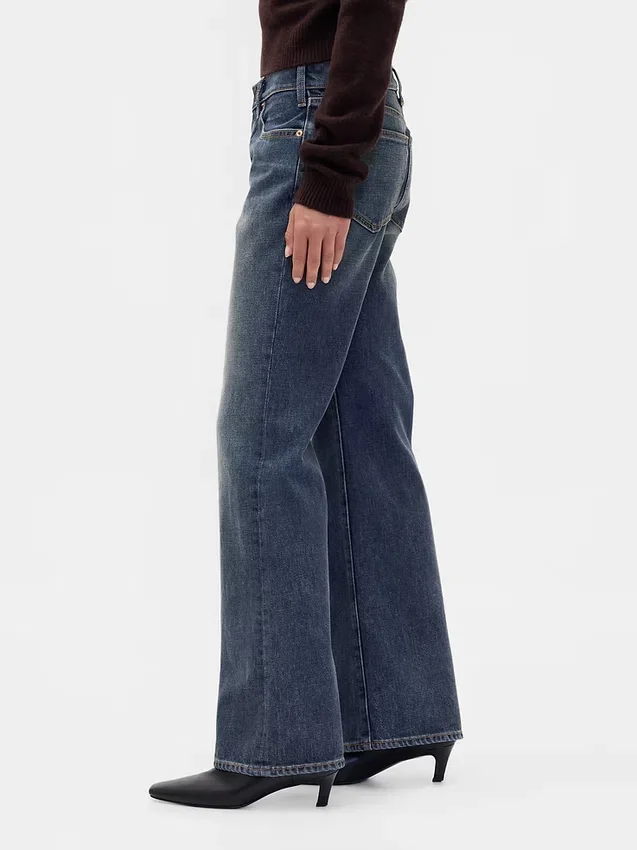 Mid Rise stive, avslappede flare-Jeans