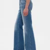 Mid Rise stive, avslappede flare-Jeans