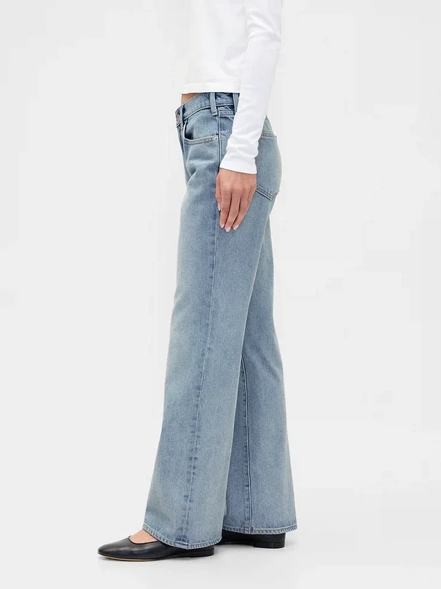 Mid Rise stive, avslappede flare-Jeans