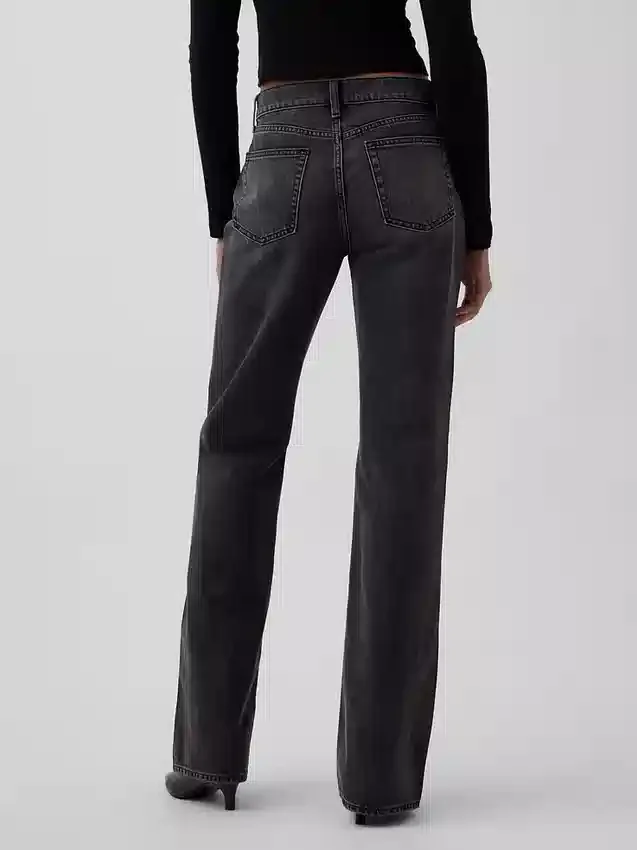 Mid Rise stive, avslappede flare-Jeans