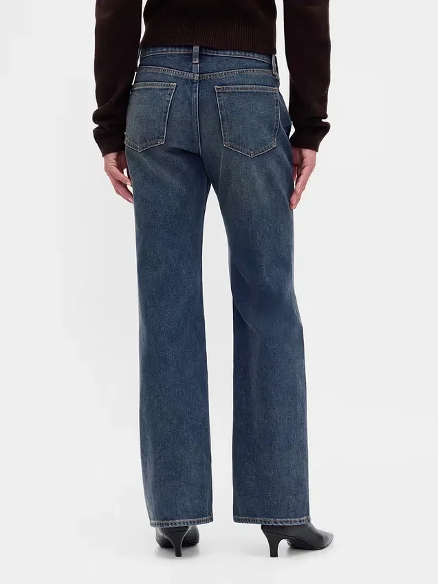 Mid Rise stive, avslappede flare-Jeans