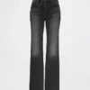 Mid Rise stive, avslappede flare-Jeans