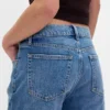 Mid Rise stive, avslappede flare-Jeans