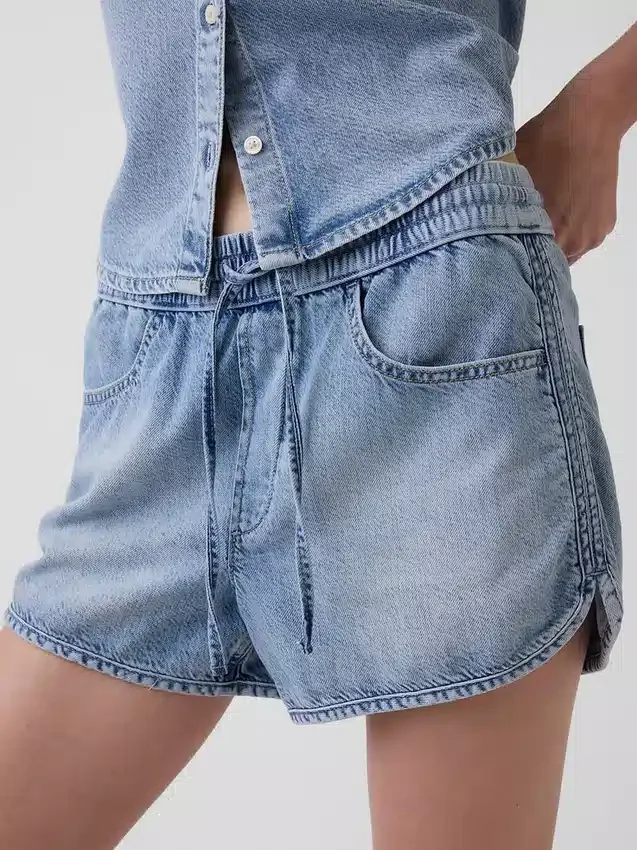 Mid Rise Ultrasoft Denim Easy Dolphin-Shorts