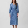 Midi-kjole i denim med lappet midje