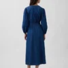 Midi-kjole i denim med lappet midje