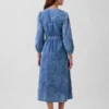 Midi-kjole i denim med lappet midje