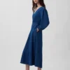 Midi-kjole i denim med lappet midje